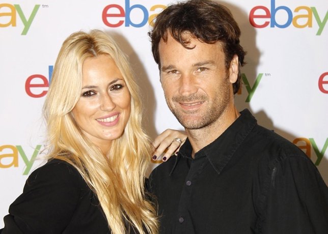 Carolina cerezuela y carlos moya más enamorados que nunca en ebay 