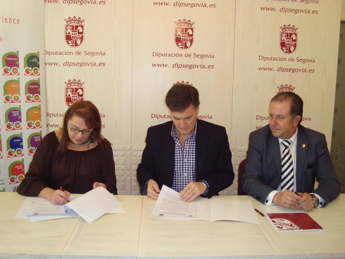 Firma del convenio en la Diputación