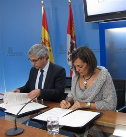 Posadas firma un acuerdo con la consejera de Familia