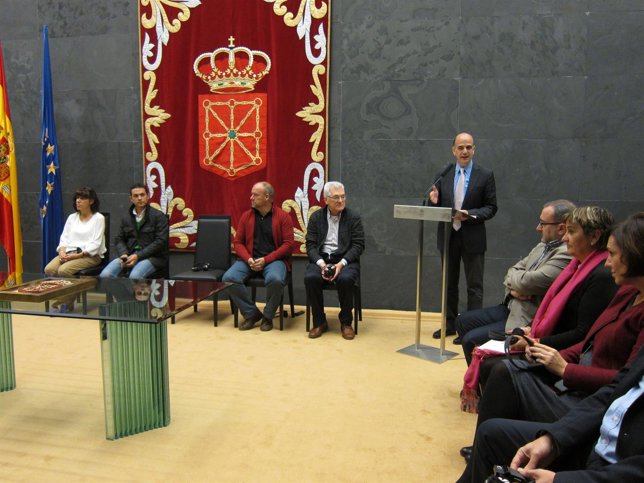 Catalán interviniendo en el acto institucional celebrado en el Parlamento foral