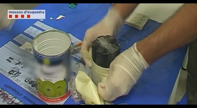 Mentamfetamina escondida en latas de piña