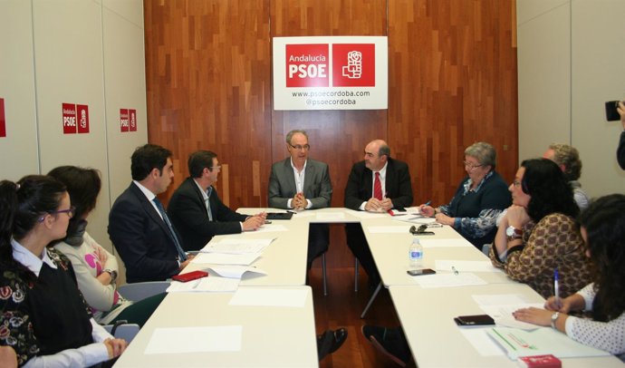 Durán y Fernández (al fondo), durante la reunión