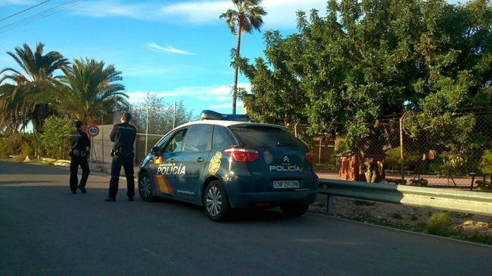 Dos agentes de Elche