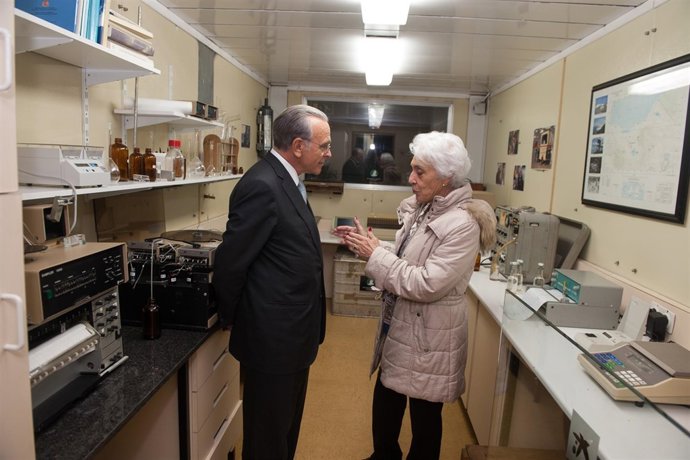 Isidre Fainé (La Caixa) y Josefina Castellví (UB)