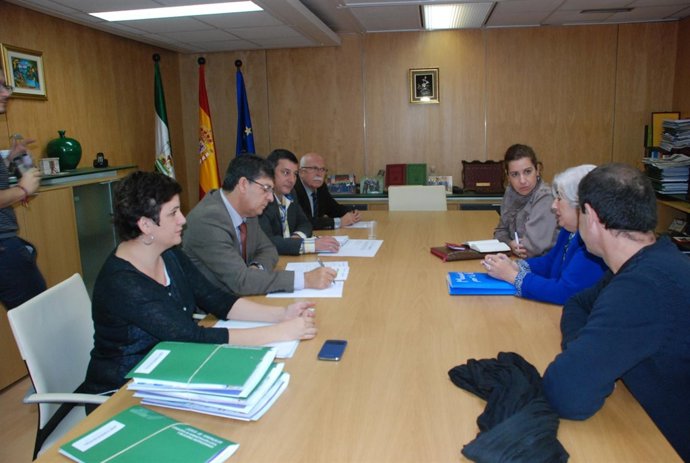 Diego Valderas se reúne con la Asociación Movimiento por la Paz