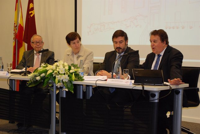 Inauguración de ‘La Sanidad y el modelo asistencial' de Mesa del Castillo