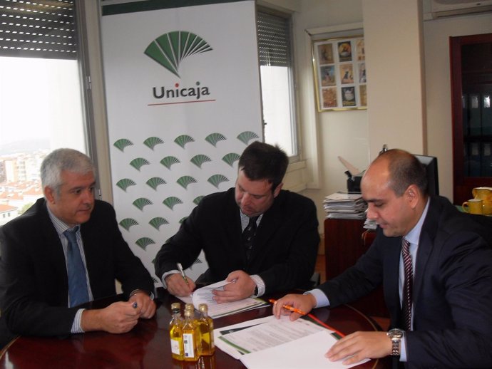 Firma de acuerdo de colaboración entre Unicaja e Infaoliva