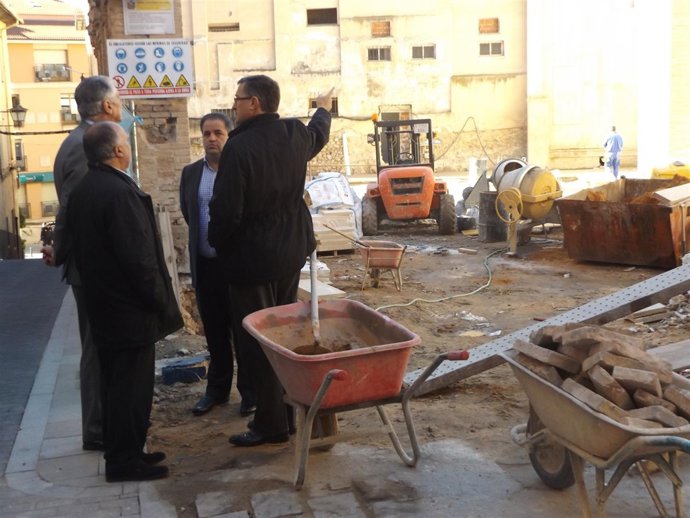 El consejero Antonio Suárez visita obras de mejora del Urbansimo de Teruel