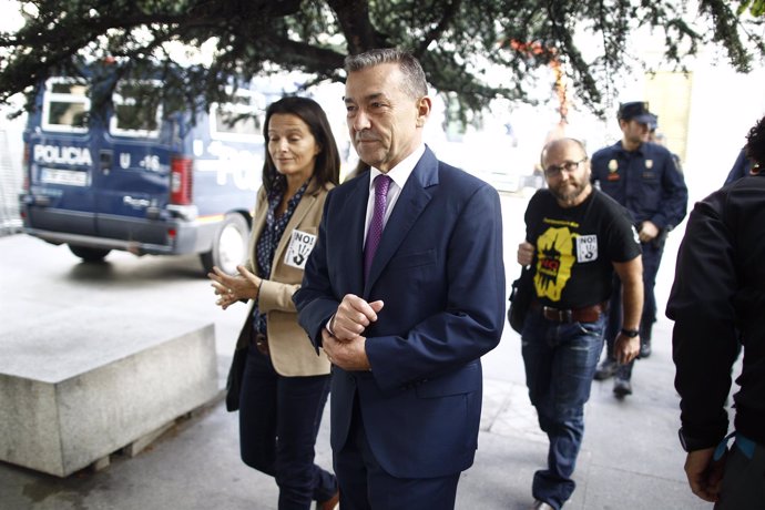 Paulino Rivero asiste a un acto contra las prospecciones petrolíferas en Canaria