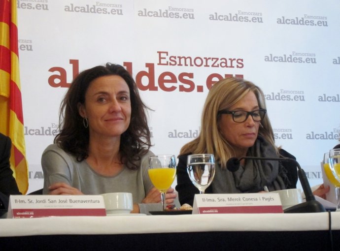 La alcaldesa de St. Cugat, Mercè Conesa, y la vicepresidenta, Joana Ortega