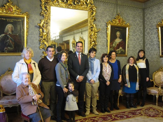 Alli recibe a familias que acogen temporalmente a menores en desprotección.