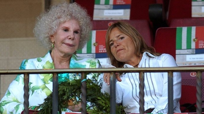 La Duquesa de Alba en el Benito Villamarín