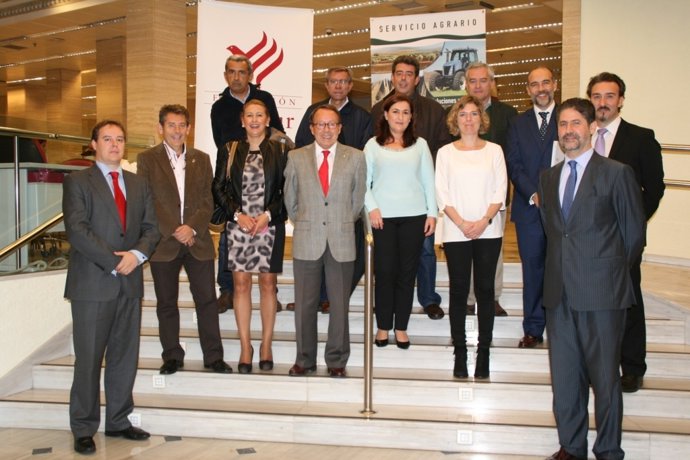 Foto de familia de los responsables de CajaSur y de los GDR
