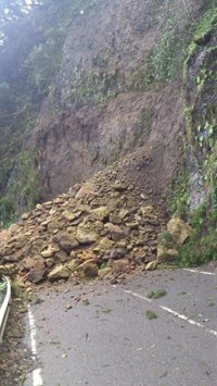 Cierran las playas y piscinas de La Laguna (Tenerife) por el oleaje