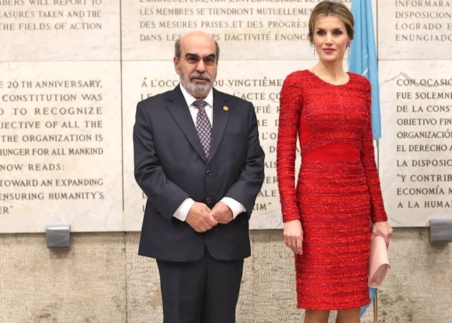 ROME, ITALY - NOVEMBER 20:  Director of the FAO Jose Da Silva and Queen Letizia 