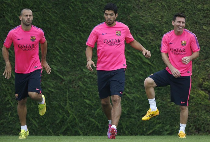 Mascherano, Luis Suárez y Messi entrenando con el Barcelona