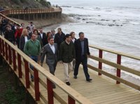 Moreno visita la Senda Litoral en Mijas y la destaca como "una oportunidad de empleo y progreso"