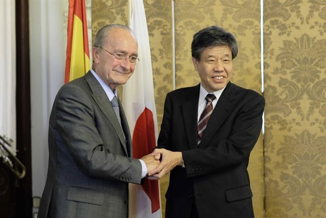 De la Torre y vicegobernador de la prefectura de Kioto, Akimasa Yamashita