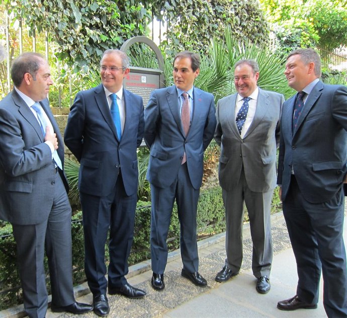 Amor, Llorente, Nieto, Valiente y el director de El Día ante el Alcázar