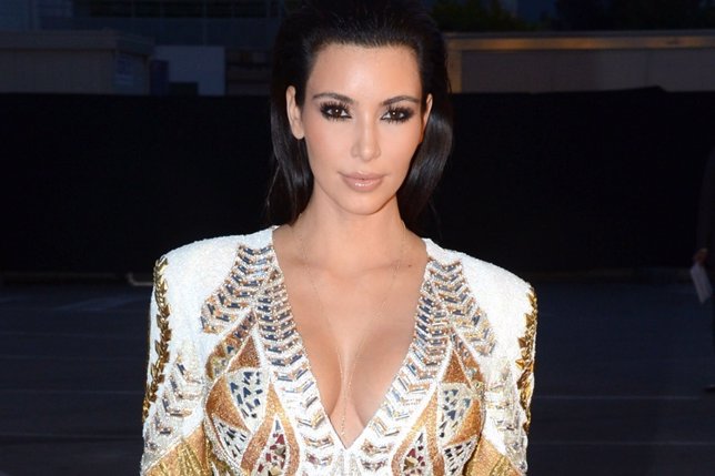 Kim Kardashian recurre al láser para eliminar sus complejos estrías pechos manos