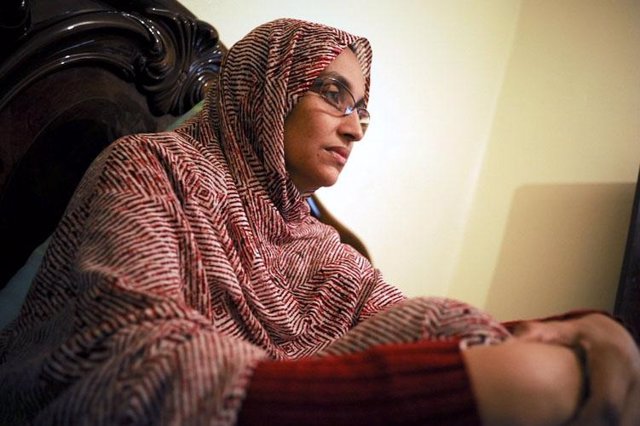 La activista Haidar en su casa de El Aaiún