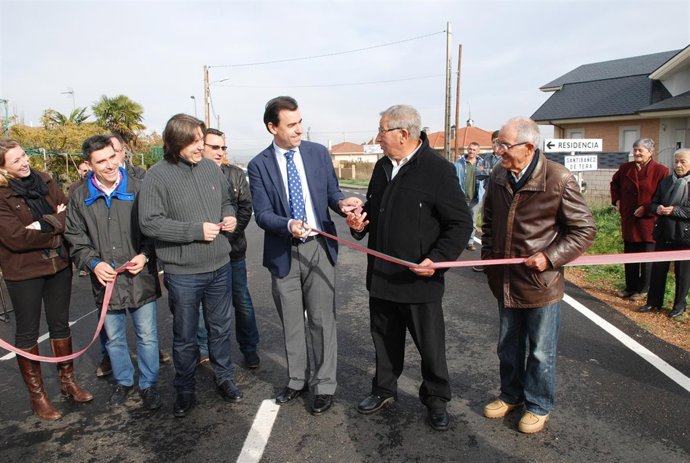 Martínez Maíllo inaugura una carretera en Zamora 