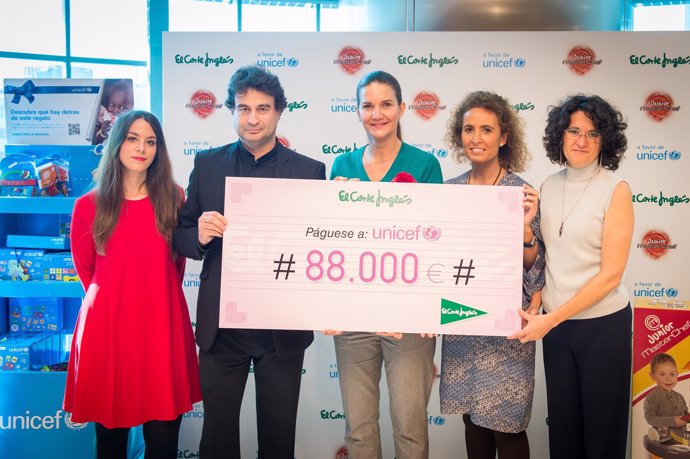 El Corte Inglés entrega el cheque de la campaña Juguete Solidario a UNICEF