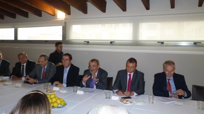 Garamendi reunido con empresarios valencianos