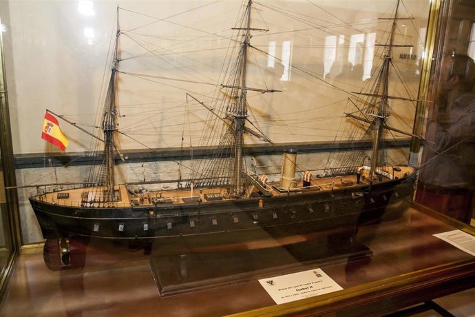 miniatura galeón Isabel II