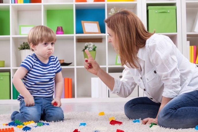 El refuerzo positivo frente al castigo infantil