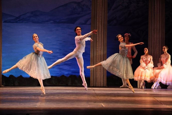 Bailarines del Russian Classical Ballet.