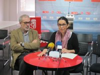 Rosón prevé más de un debate con Reyes y se muestra "convencida" de poder ganar las primarias en el PSOE de Santiago