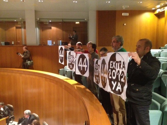 CC.OO. Reclama en las Cortes de Aragón la paga extra de 2012