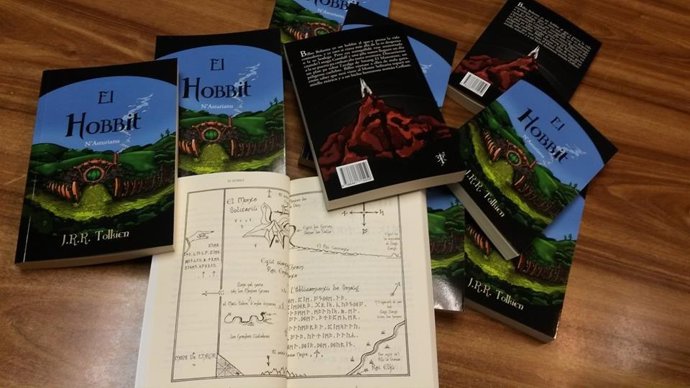 Edición de 'El Hobbit' en asturiano. 