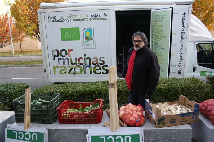 Productos ecológicos expuestos ante Agricultura