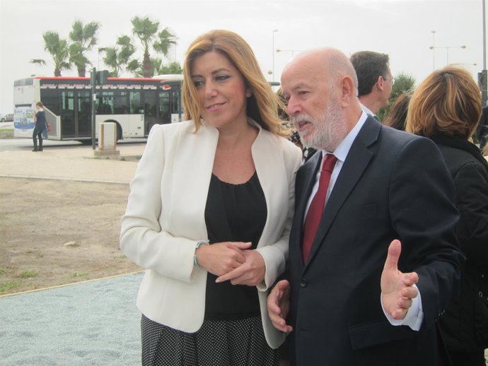 La presidenta de la Junta, Susana Díaz, y el rector de la UAL, Pedro Molina