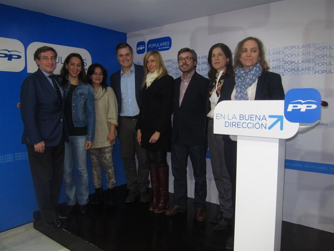 Carlos Rojas con representantes del PP cordobés