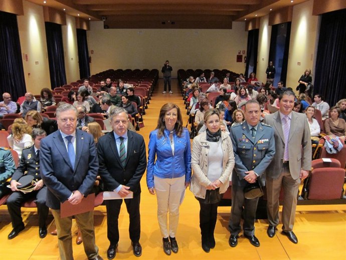 Moreno (centro), junto a Fuentes, Primo Jurado en la inauguración de la jornada