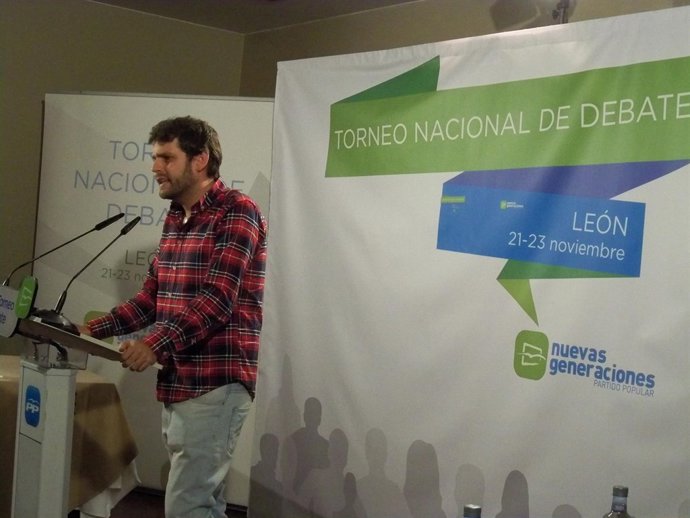 El presidente de NN.GG León, Javier Santiago, en el I Torneo Nacional de Debates