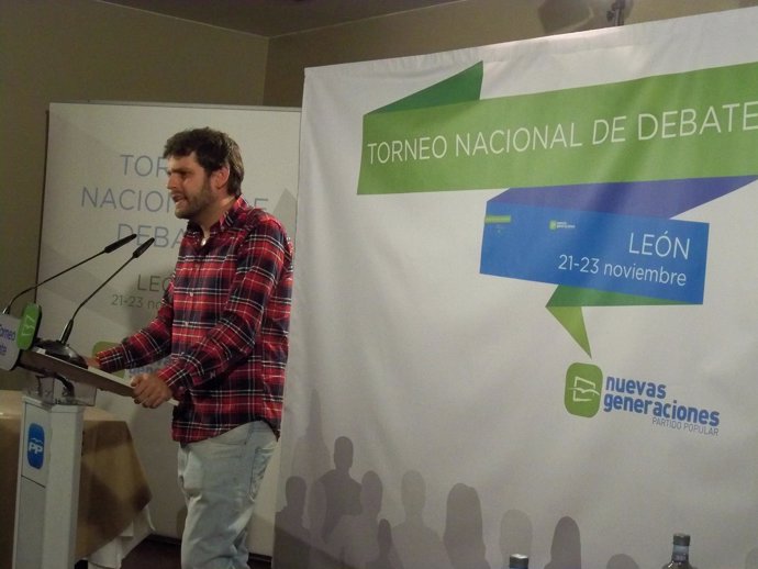 El presidente de NN.GG León, Javier Santiago, en el I Torneo Nacional de Debates