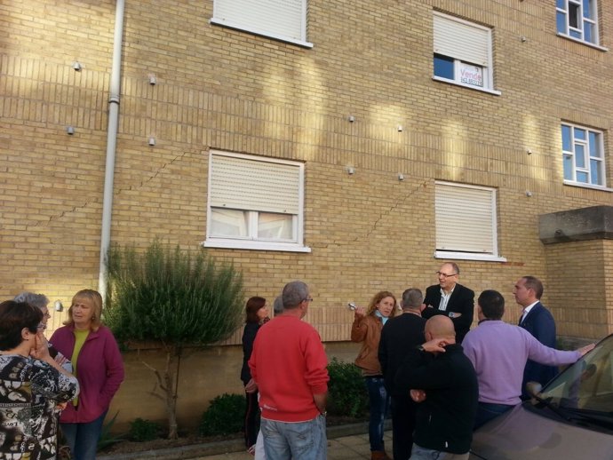 Vecinos de Ganzo contactan con el PP preocupados por grietas en los edificios