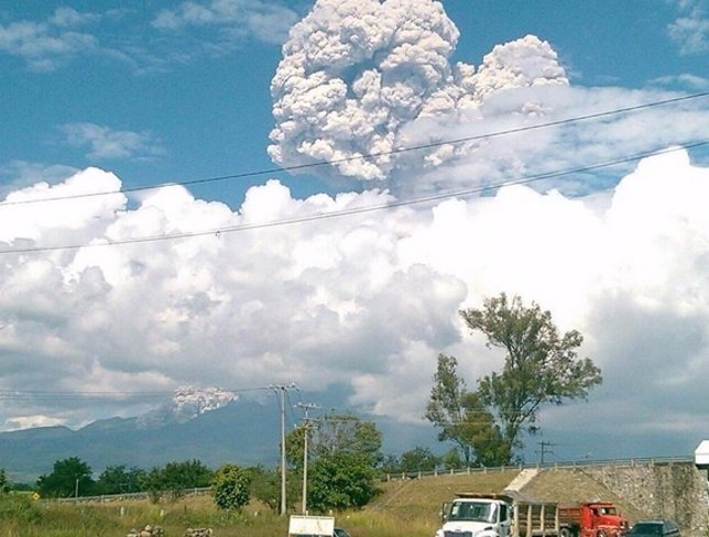 Erupción volcán de Colima