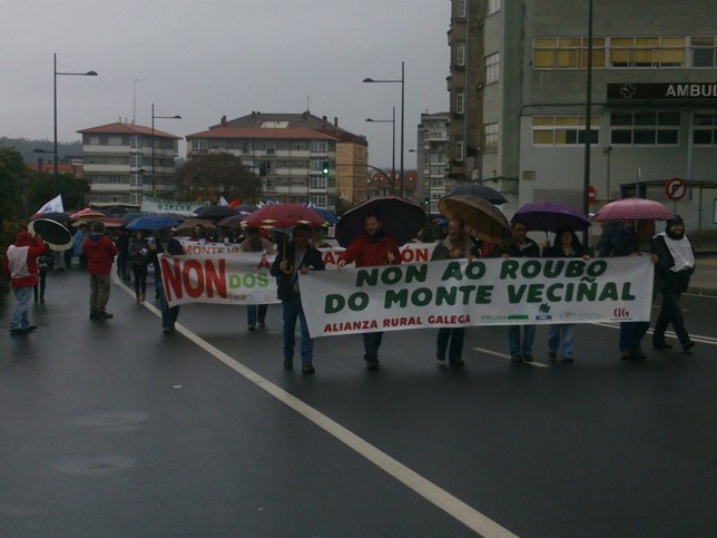 Manifestación contra la privatización de los montes vecinales