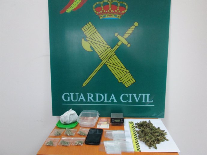 Droga intervenida a joven de Teo (A Coruña) detenido.