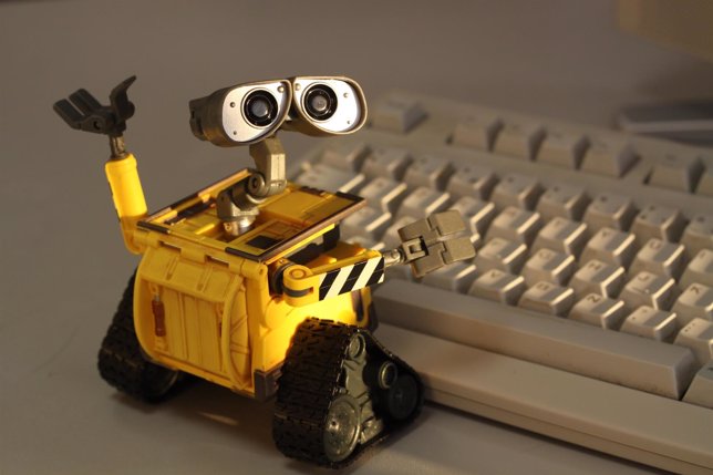 Robot de Pixar con teclado Wall-E