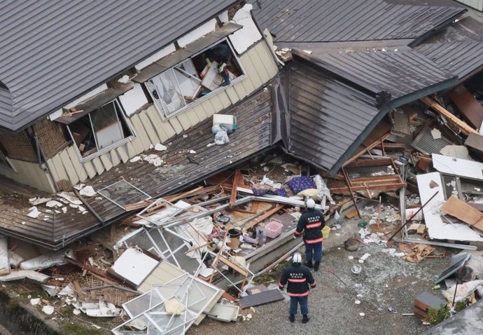 Destrozos tras el terromoto de 6.8 grados en Japón