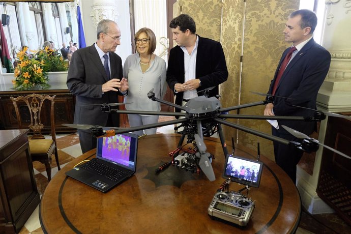 Drones, Málaga, Adelaida de la Calle, Francisco de la Torre