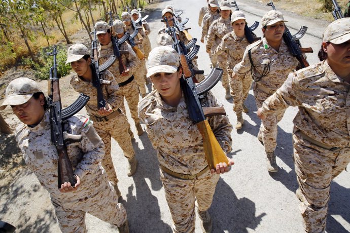 Combatientes peshmerga se entrenan para el combate en el Kurdistán iraquí