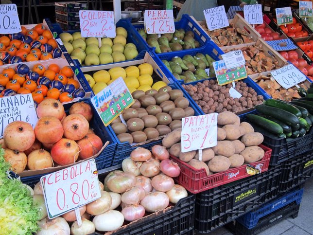 Frutas y hortalizas de un puesto del Mercado de la Marquesina de Valladolid