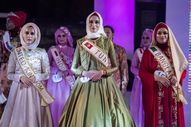 YOGYAKARTA, INDONESIA - NOVEMBER 21:  Contestants take part in the World Muslima